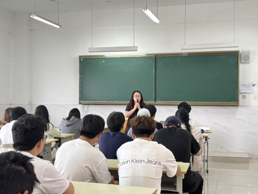 智能信息学院召开师生座谈会